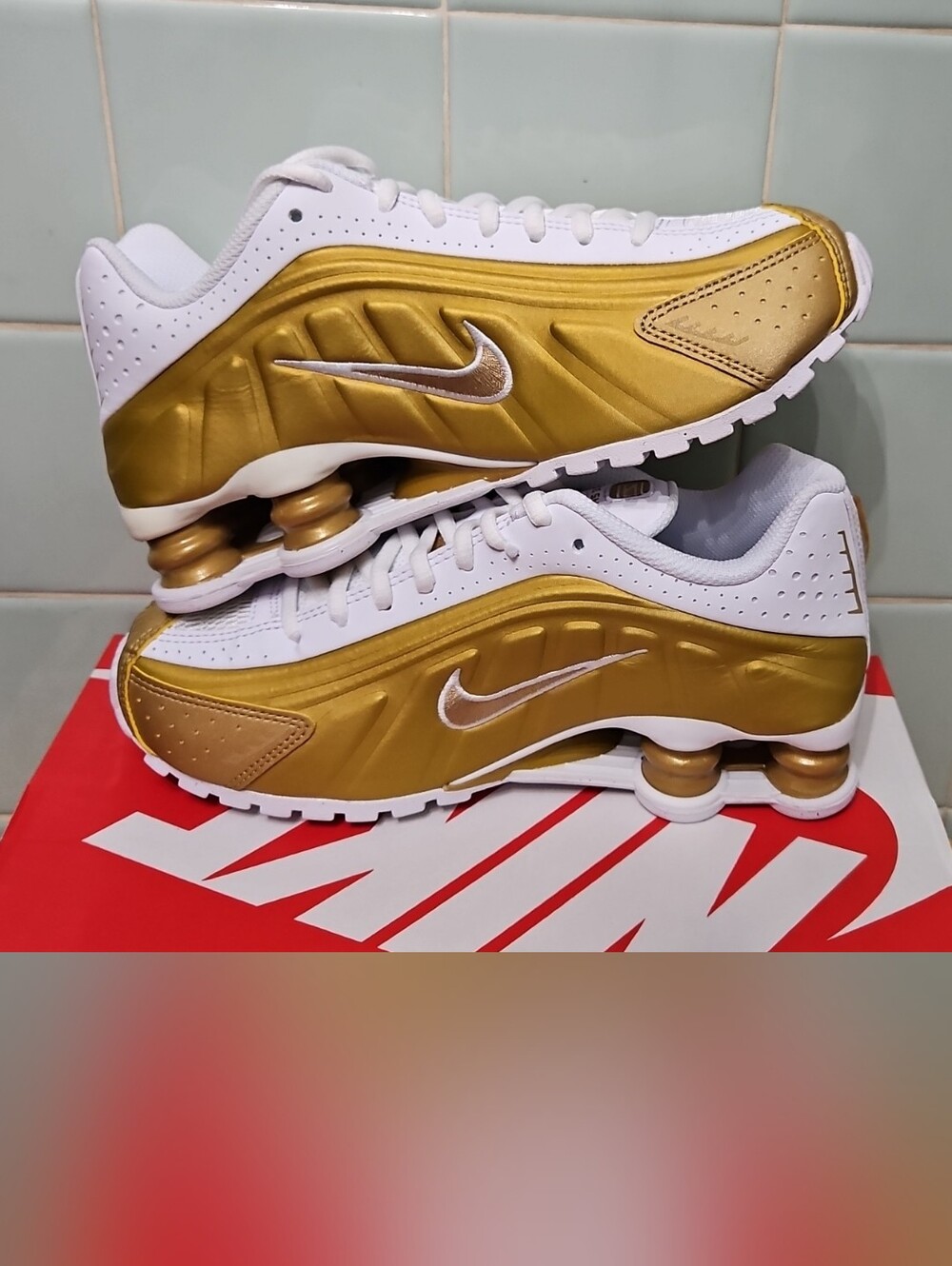 Nike Kids’s White & Gold Shox Athletic Sneakers Size 4Y/5.5 Women